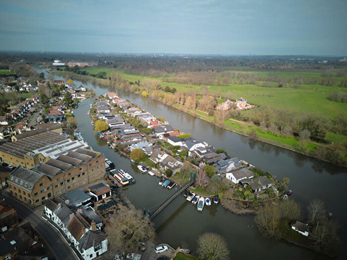 3 Bedroom Detached House For Sale In The Island, Thames Ditton, Surrey, KT7