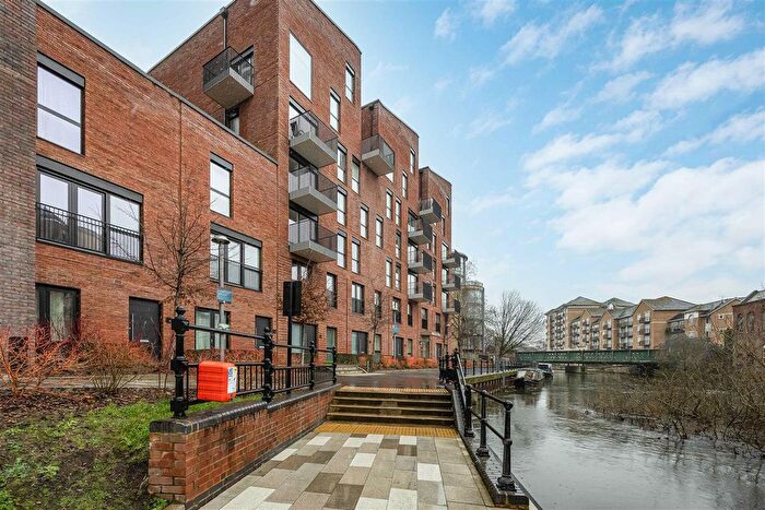 1 Bedroom Flat For Sale In Joseph Huntley Walk, Reading, RG1