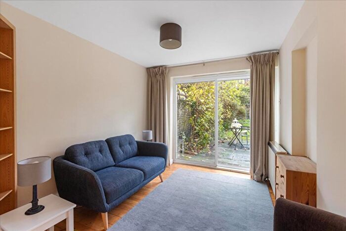 2 Bedroom Flat To Rent In Edith Road, West Kensington, London, W14