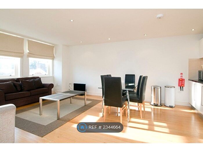 2 Bedroom Flat To Rent In Regency House, Chelsea, SW10