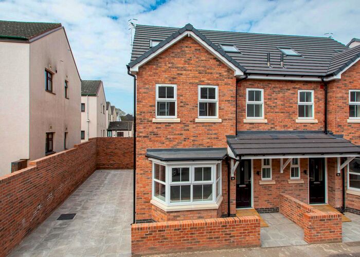 4 Bedroom Semi-Detached House To Rent In Haden Hill, Wolverhampton, West Midlands, WV3