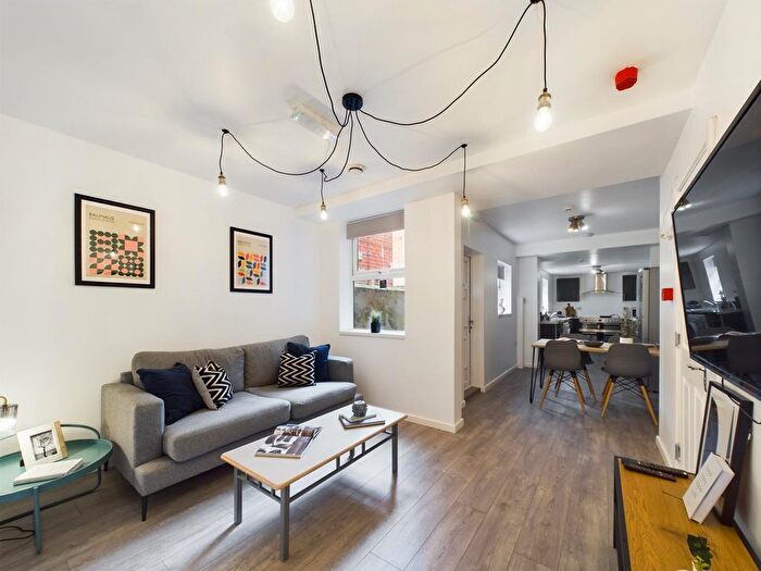 6 Bedroom Semi-detached House To Rent In Haydn Avenue, Manchester, M14