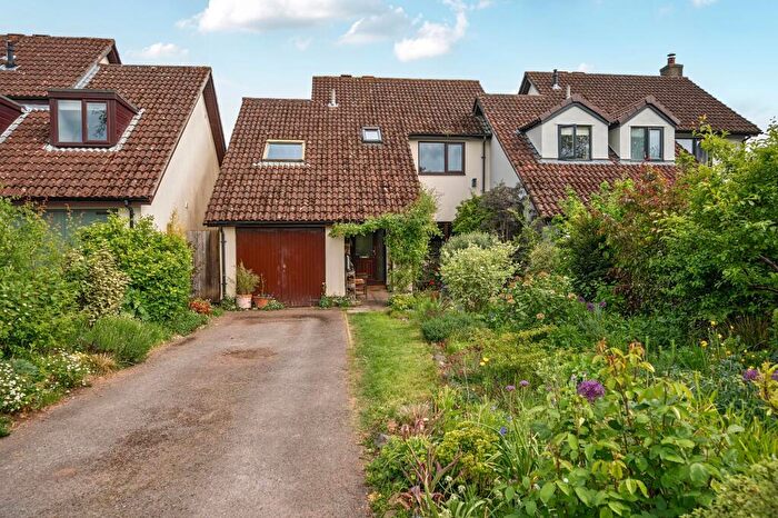 4 Bedroom Semi-Detached House For Sale In Garstons Close, Wrington, BS40