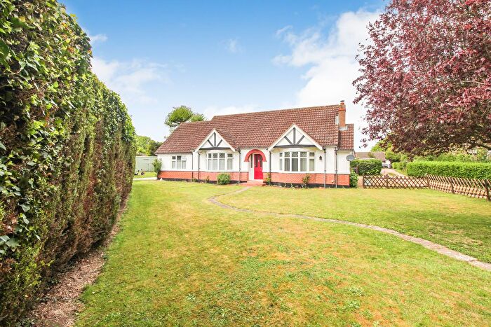 3 Bedroom Detached Bungalow For Sale In The Close, Great Barford, MK44
