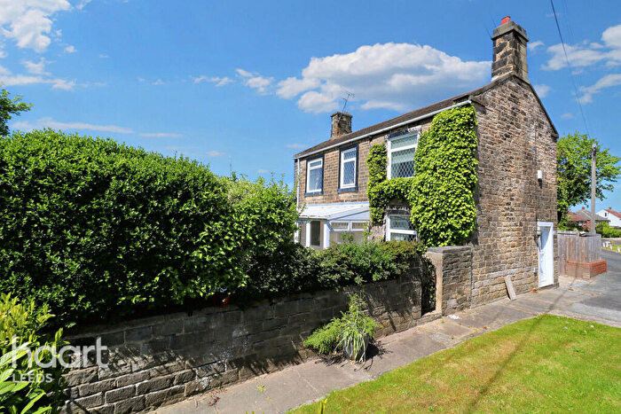 2 Bedroom Detached House For Sale In Whitecote Hill, Leeds, LS13