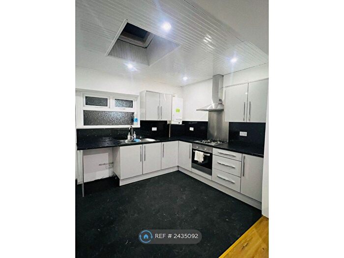 4 Bedroom Terraced House To Rent In Maidstone Street, Bradford, BD3