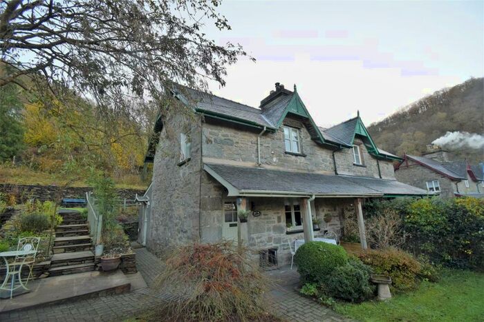 2 Bedroom House For Sale In Glandwr, Maentwrog, Blaenau Ffestiniog, LL41