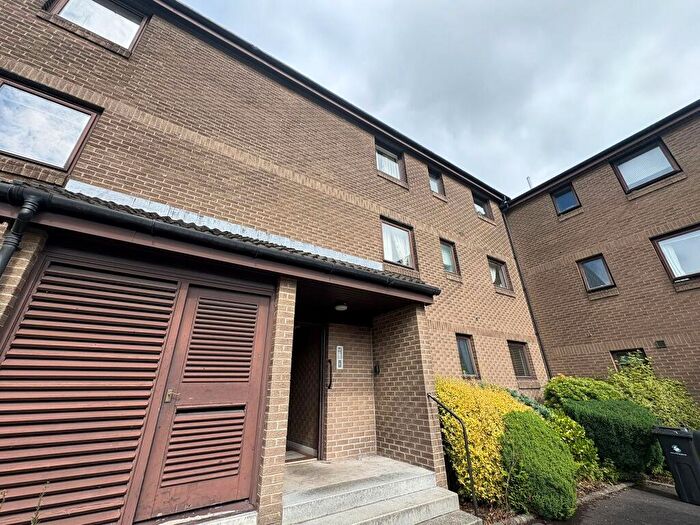 2 Bedroom Flat To Rent In Forthview, Riverside, Stirling, FK8