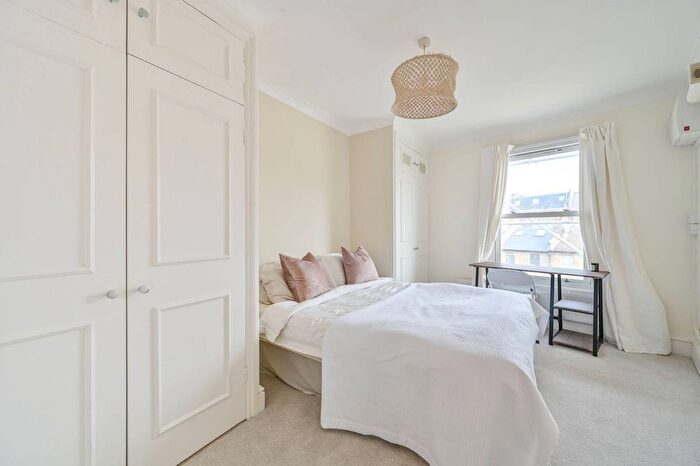 2 Bedroom Flat To Rent In Hofland Road, Brook Green, London, W14