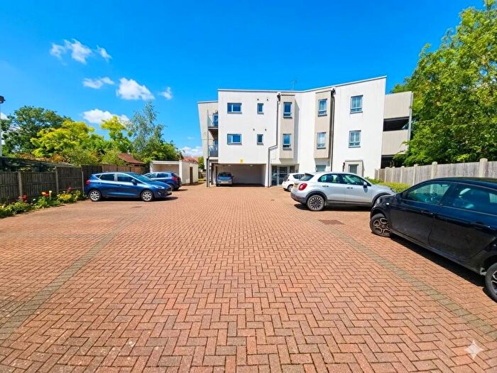 2 Bedroom Apartment For Sale In Pavilion Drive, Leigh On Sea, Leigh On Sea, SS9