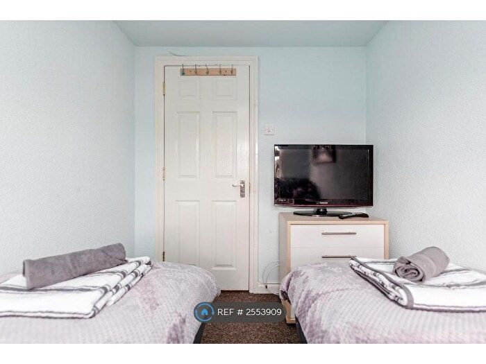 3 Bedroom Flat To Rent In Merton Road, Watford, WD18