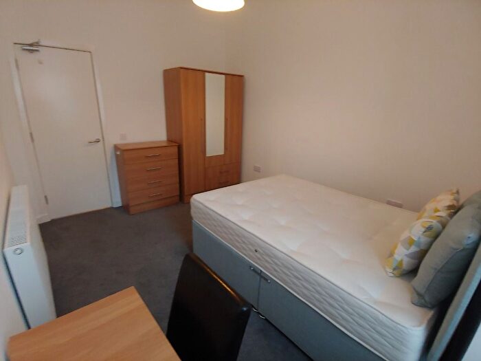 2 Bedroom Flat To Rent In Clarendon Place, St Georges Cross, Glasgow, G20