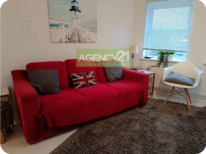 2 Bedroom Maisonette For Sale In Clarence Road, Manor Park, E12