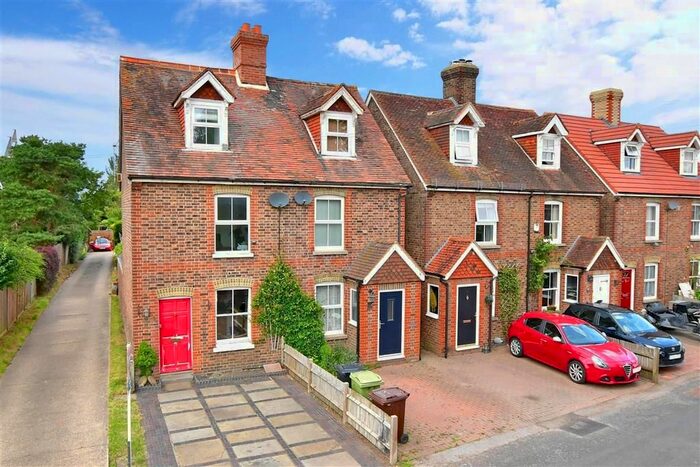 3 Bedroom Semi-Detached House For Sale In Whetsted Road, Five Oak Green, Tonbridge, Kent, TN12