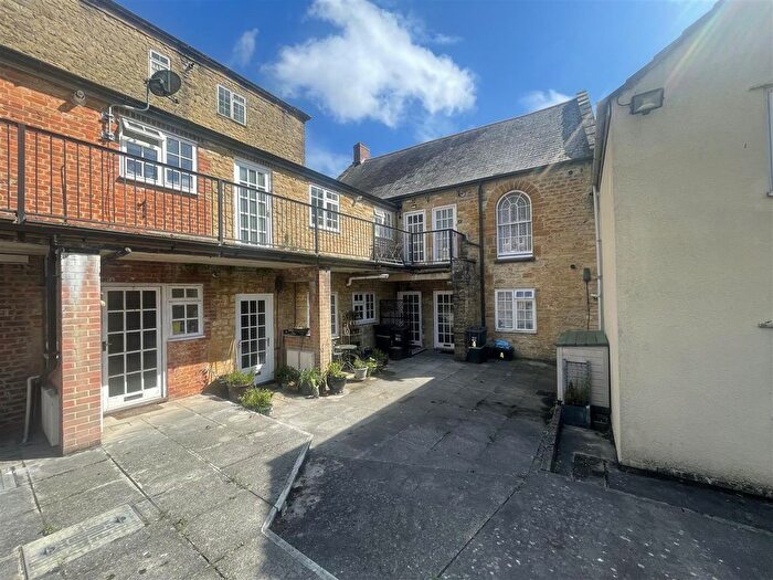 2 Bedroom Maisonette For Sale In East Street, Crewkerne, TA18