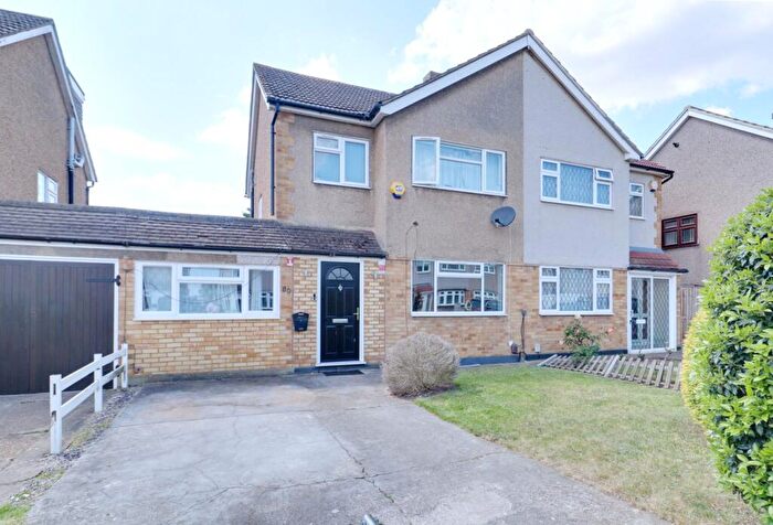 4 Bedroom Semi-Detached House For Sale In Lakeside, Rainham, RM13