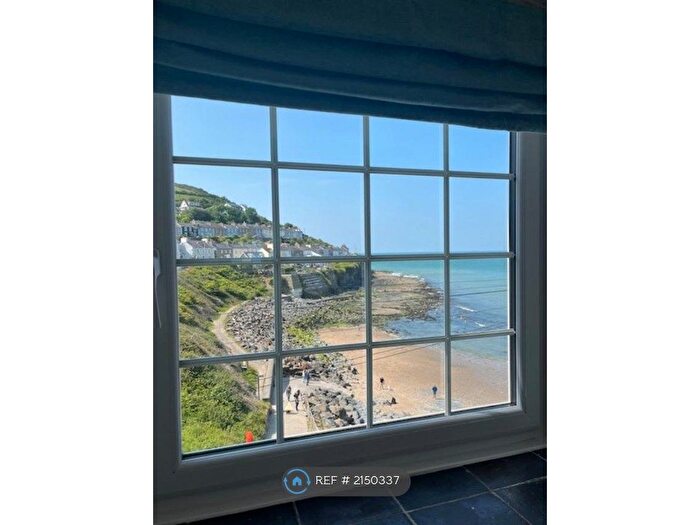 2 Bedroom Flat To Rent In London House, New Quay, SA45