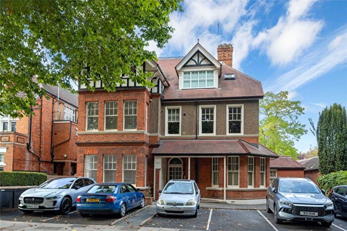 1 Bedroom Flat To Rent In Riverdale Gardens, East Twickenham, Middlesex, TW1