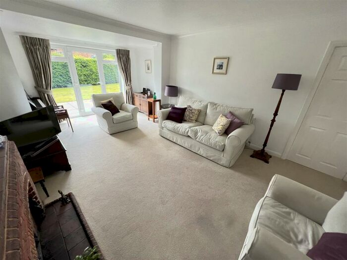 4 Bedroom Detached House For Sale In Birchway, Gayton, Wirral, CH60