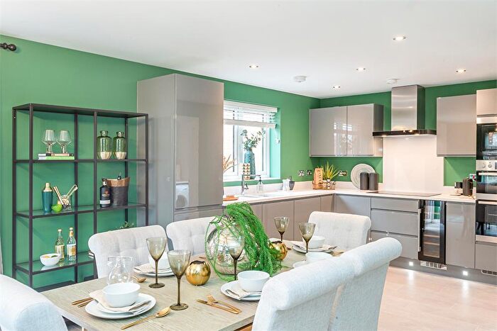 4 Bedroom Detached House For Sale In Mill Chase Road, Bordon, Hampshire, GU35
