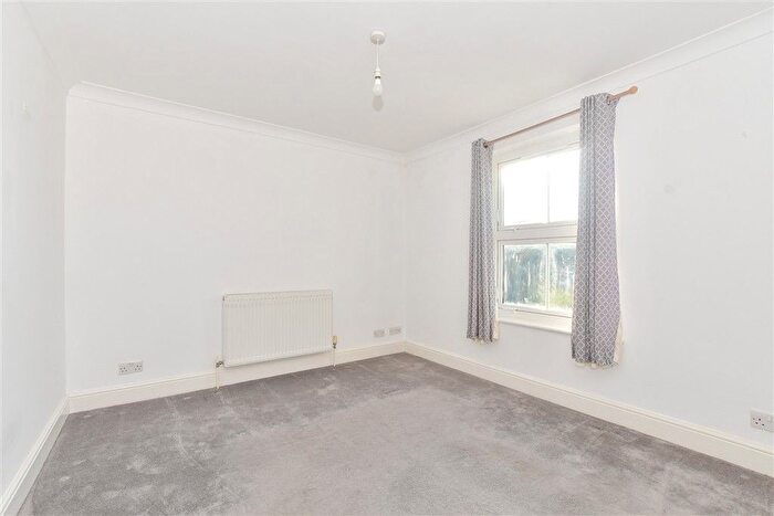 2 Bedroom Flat For Sale In Victoria Road, Cranleigh, Surrey, GU6