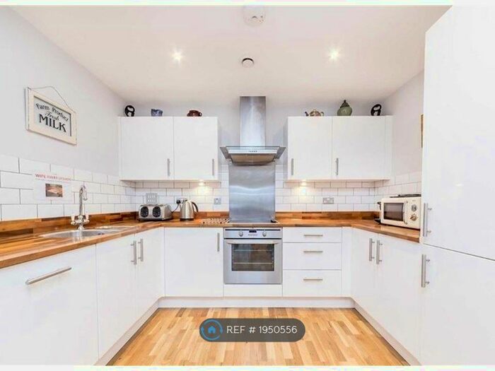 2 Bedroom Flat To Rent In Sun Passage, London, SE16