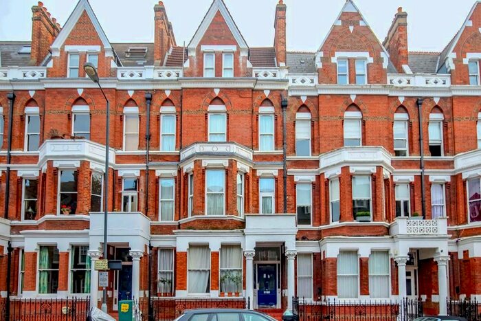 2 Bedroom Flat To Rent In Addison Gardens, London, W14