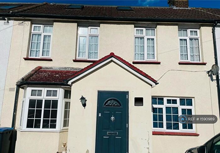 5 Bedroom Terraced House To Rent In Hood Avenue, London, N14