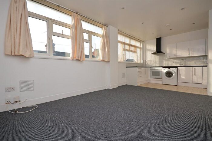 1 Bedroom Flat For Sale In Wood Street, Kettering, NN16