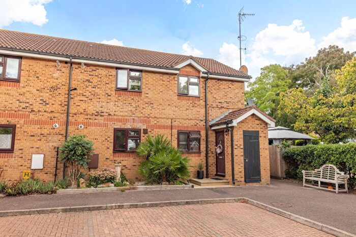 2 Bedroom Flat For Sale In Ronalday Spur, Slough, SL1