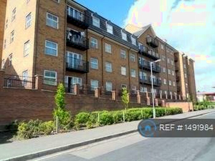 2 Bedroom Flat To Rent In Holly Street, Luton, LU1