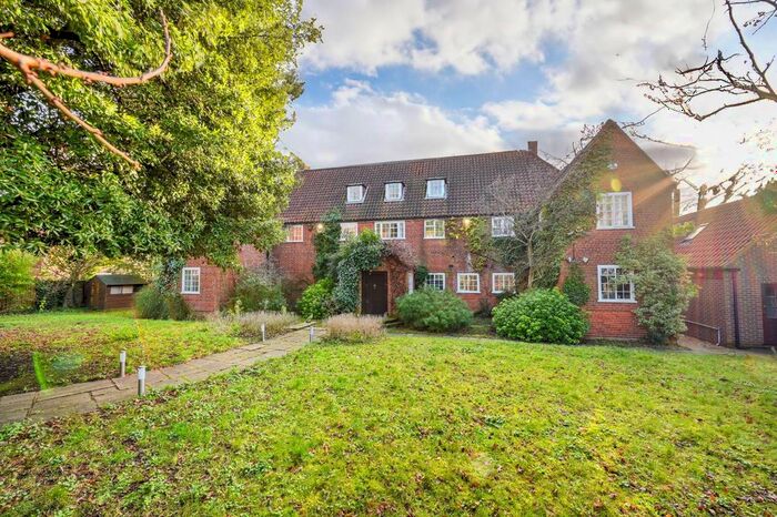 9 Bedroom Detached House To Rent In Dartmouth Place, Grove Park, London, W4