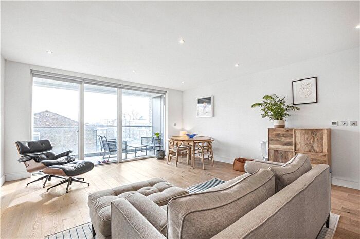 2 Bedroom Flat To Rent In Harper Road, London, SE1