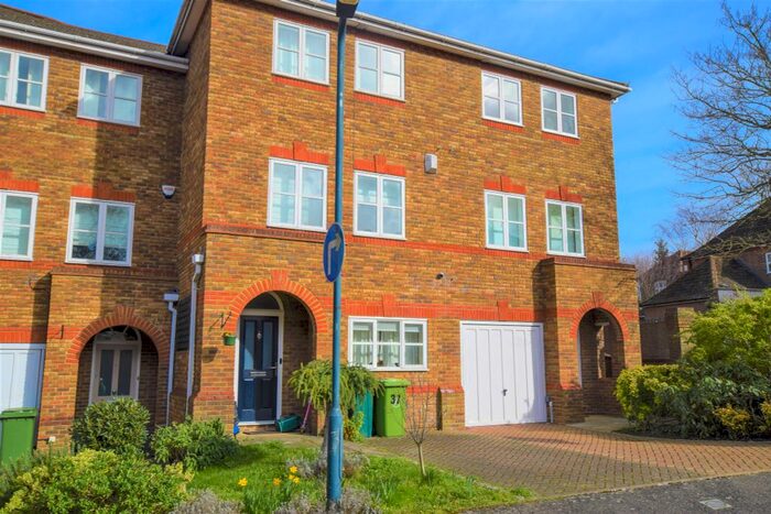3 Bedroom End Of Terrace House To Rent In Manning Place, Richmond, TW10