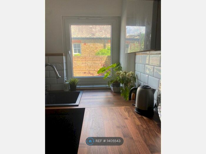 4 Bedroom Maisonette To Rent In Medwin Street, London, SW4