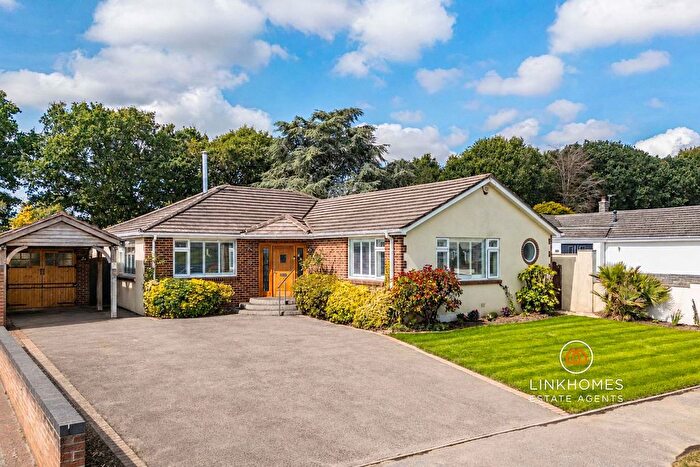 4 Bedroom Detached Bungalow For Sale In Newlands Way, Broadstone, BH18