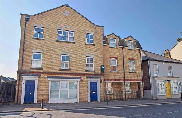 1 Bedroom Flat For Sale In Thames Street, Hampton, TW12