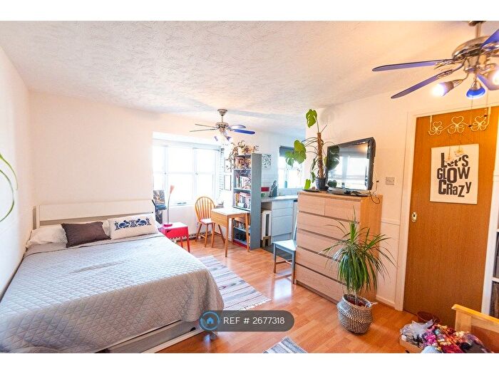 Studio To Rent In Toulouse Court, London, SE16