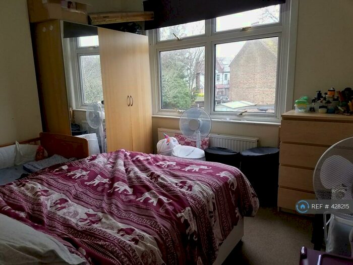 2 Bedroom Flat To Rent In Welldon Crescent, Harrow, HA1