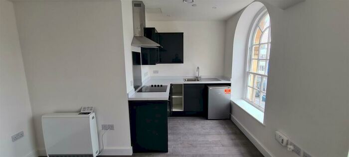 1 Bedroom Apartment To Rent In - High Street, SO14