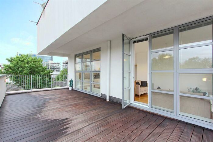 2 Bedroom Flat To Rent In Bethwin Road, London, SE5