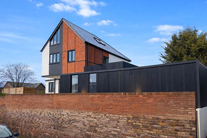 5 Bedroom Detached House For Sale In Ridley Road, Rochester, ME1