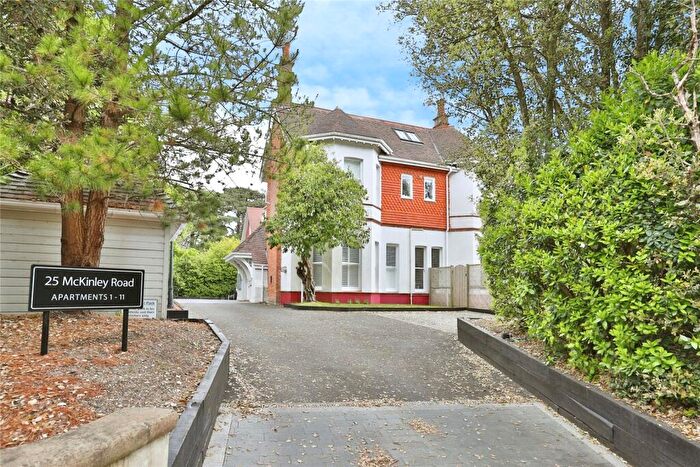 3 Bedroom Flat For Sale In McKinley Road, Bournemouth, Dorset, BH4