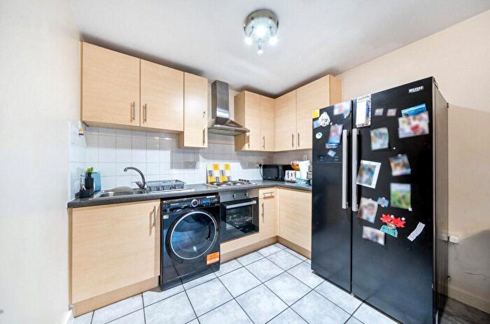 1 Bedroom Apartment For Sale In Kenton Road, Harrow, HA3