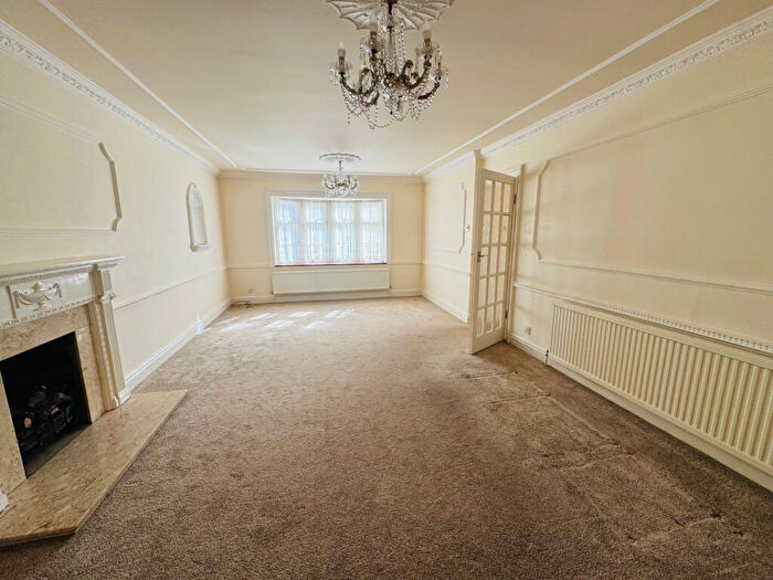 6 Bedroom Detached House To Rent In Supported Living Suitable, The Elkins, Romford, RM1