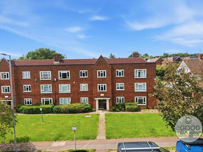 2 Bedroom Flat For Sale In Roxwell House, Loughton, IG10