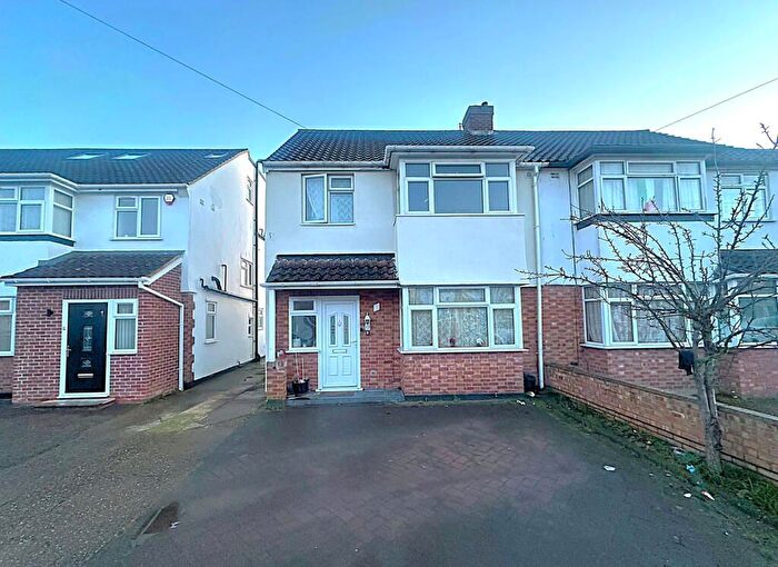 3 Bedroom Semi-Detached House For Sale In Bomer Close, Sipson, West Drayton, UB7