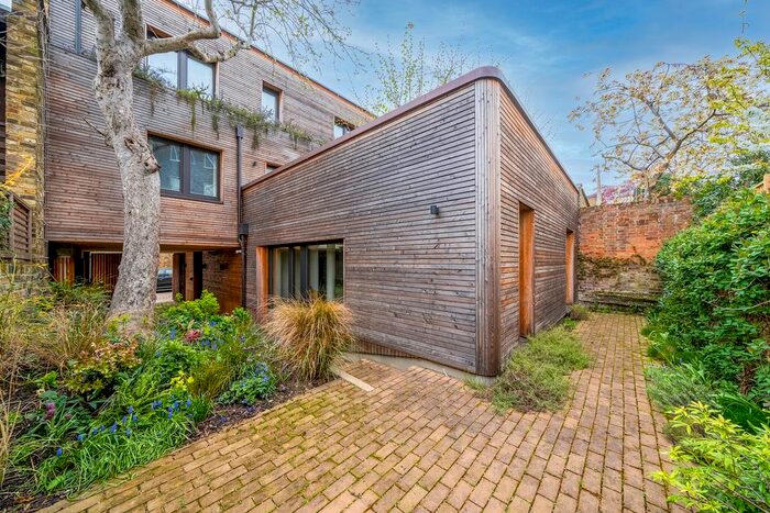 4 Bedroom Mews House To Rent In Camden Mews, Camden, NW1