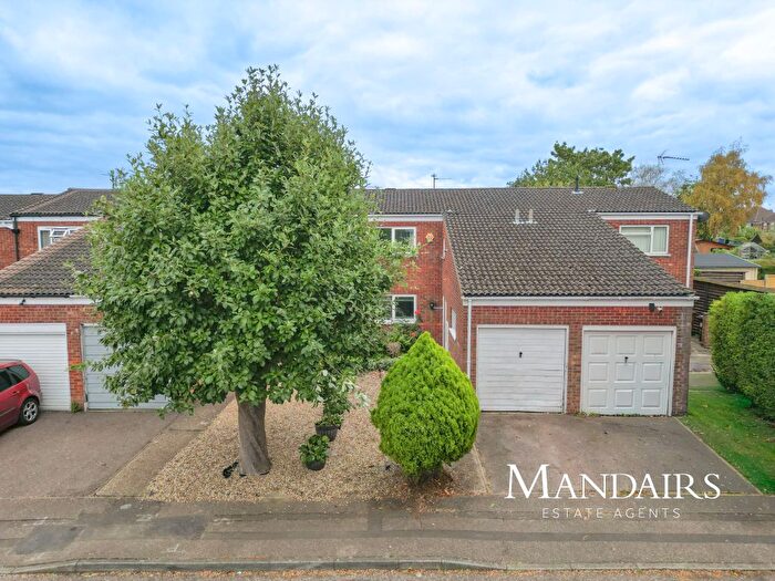 3 Bedroom Terraced House For Sale In Thistle Drive, Stanground, Peterborough, PE2