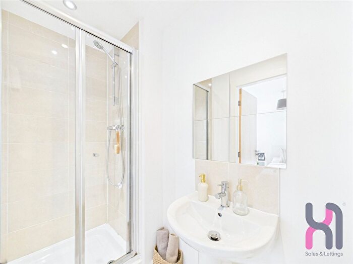 2 Bedroom Flat To Rent In Endeavour House, B Elmira Way, M5